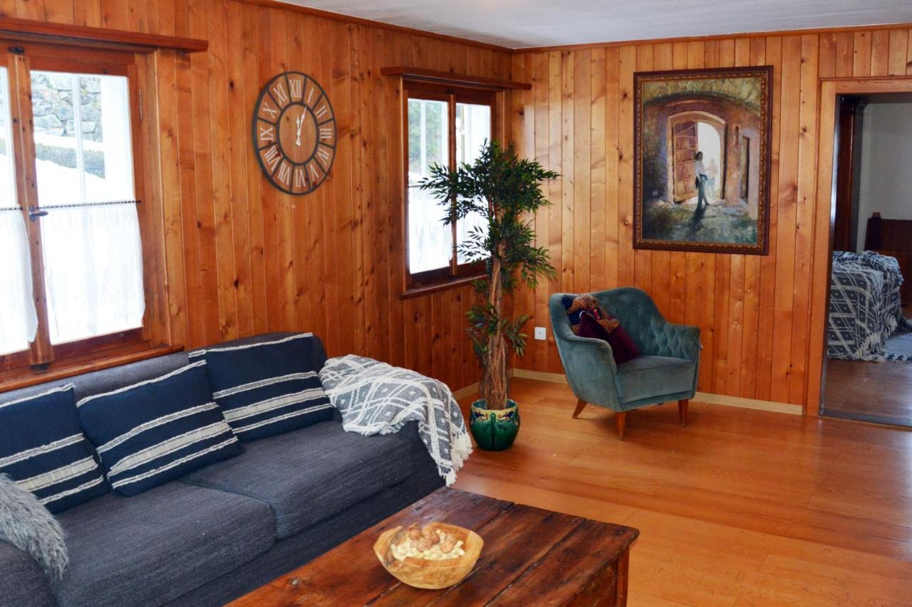 Apartamento Alte Post Mit Geschichte Und Restaurant Tavanasa Exterior foto