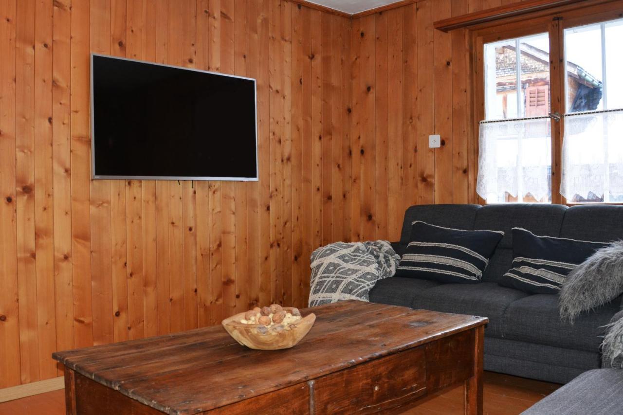 Apartamento Alte Post Mit Geschichte Und Restaurant Tavanasa Exterior foto