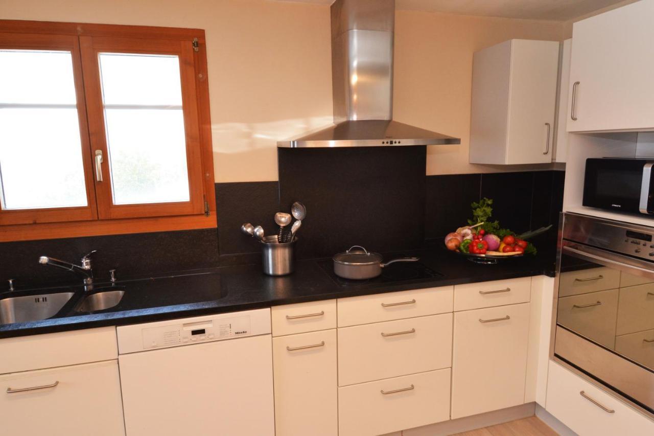 Apartamento Alte Post Mit Geschichte Und Restaurant Tavanasa Exterior foto