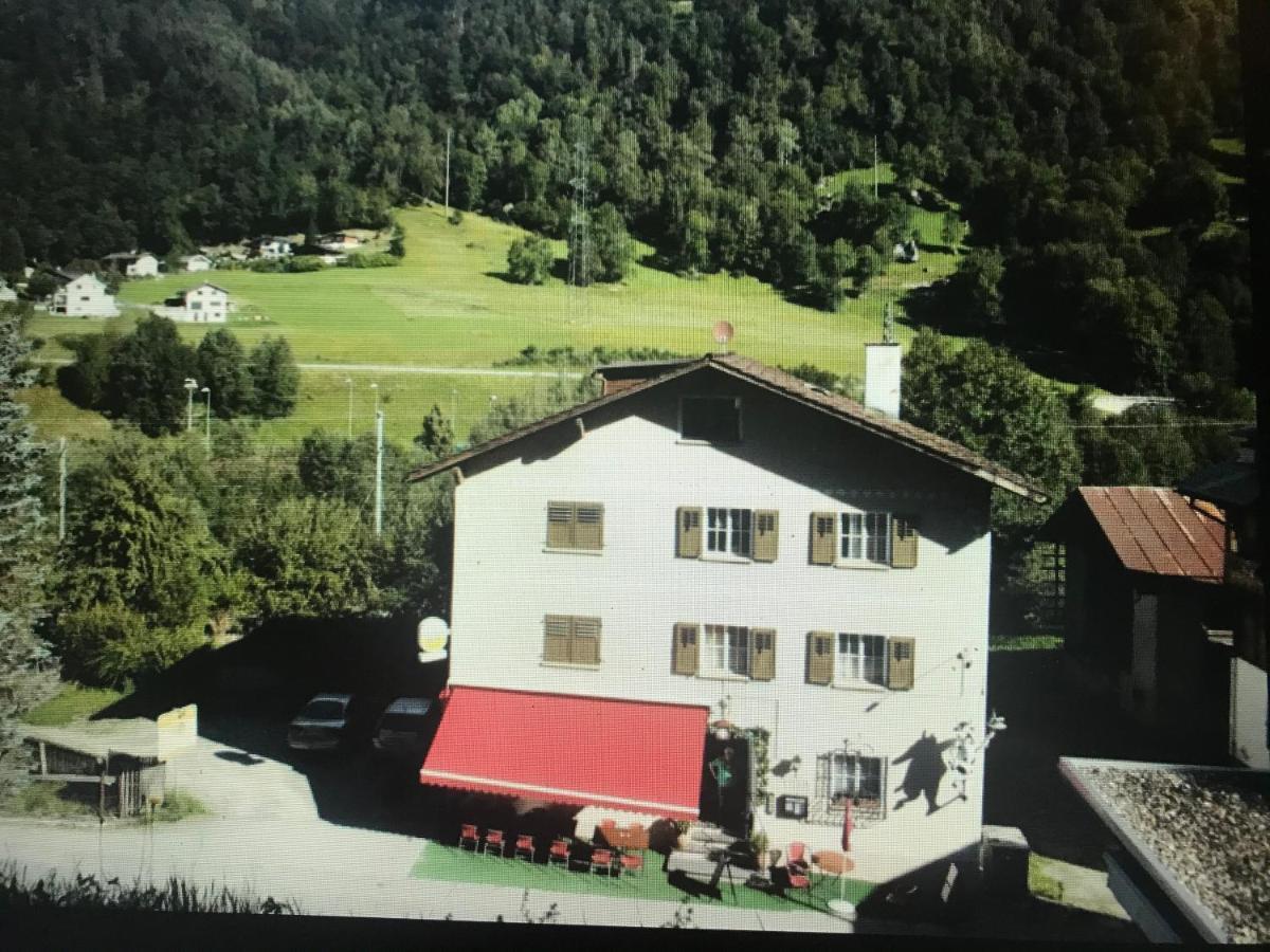 Apartamento Alte Post Mit Geschichte Und Restaurant Tavanasa Exterior foto