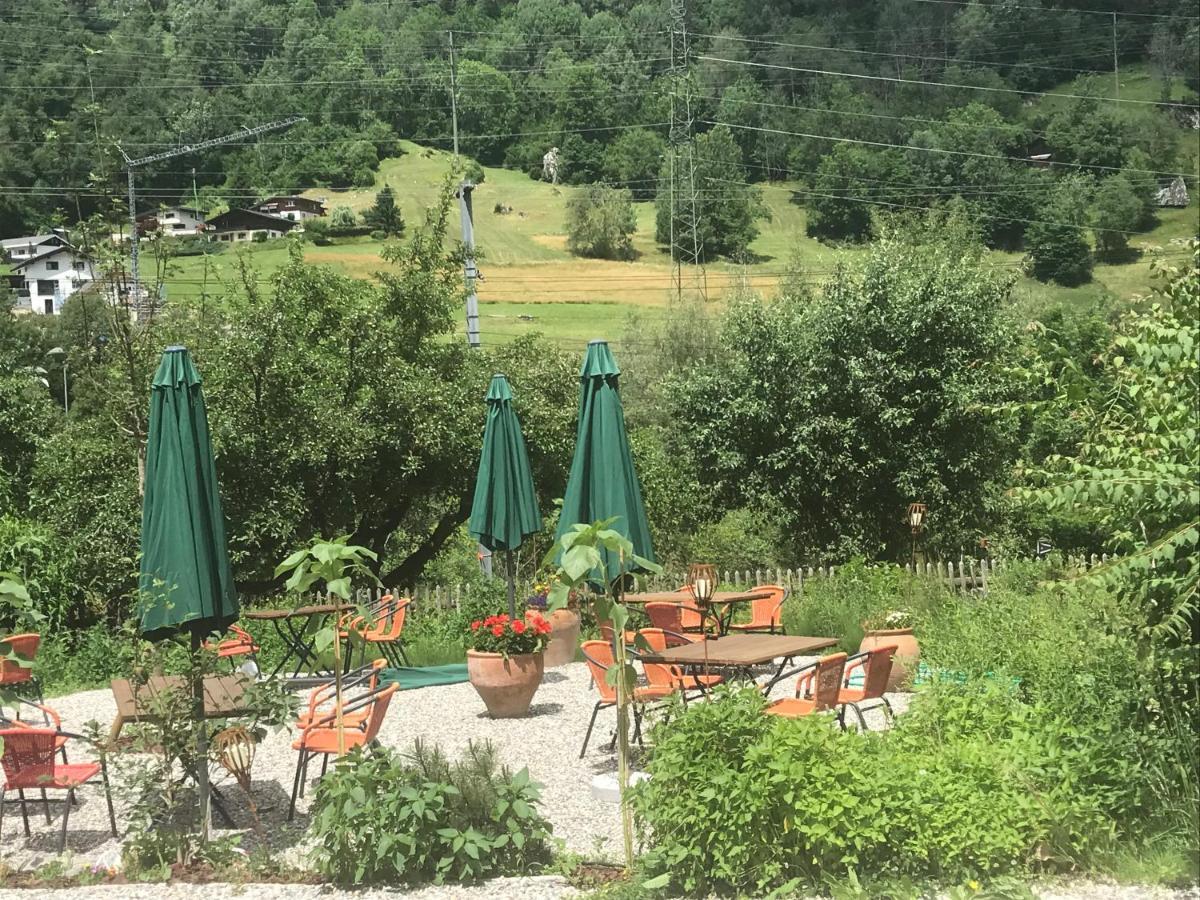Apartamento Alte Post Mit Geschichte Und Restaurant Tavanasa Exterior foto