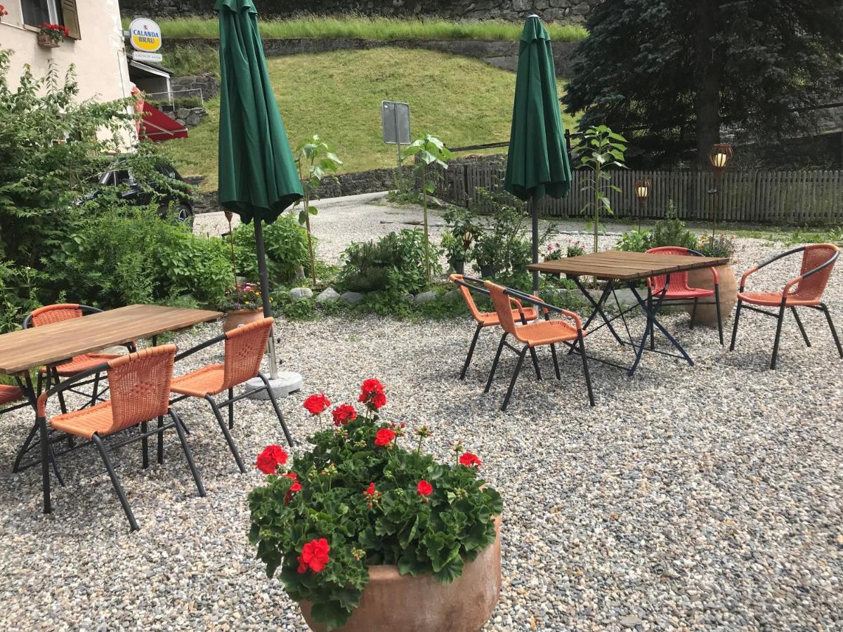 Apartamento Alte Post Mit Geschichte Und Restaurant Tavanasa Exterior foto