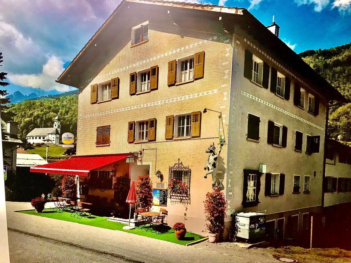 Apartamento Alte Post Mit Geschichte Und Restaurant Tavanasa Exterior foto