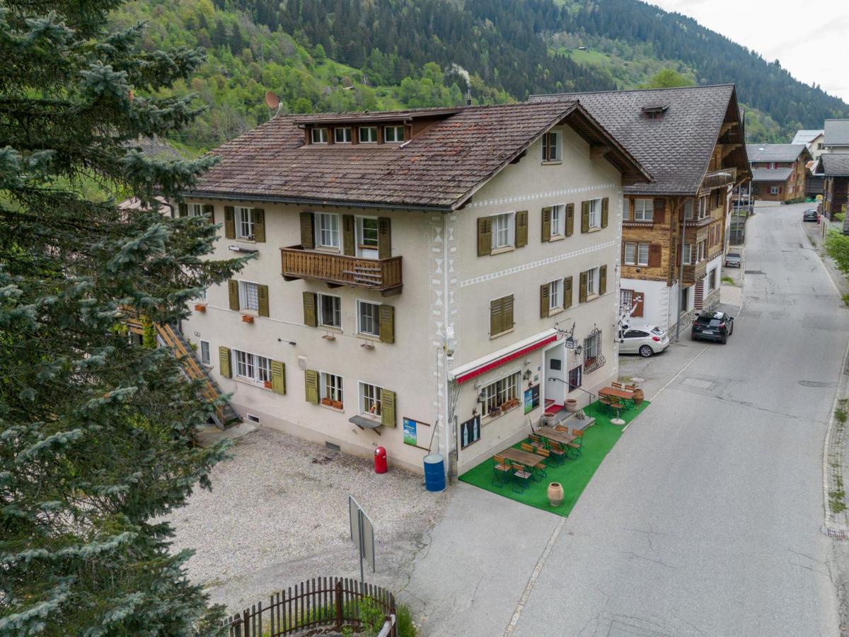 Apartamento Alte Post Mit Geschichte Und Restaurant Tavanasa Exterior foto